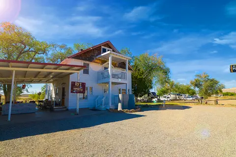 Desert Moon Hotel and RV Park