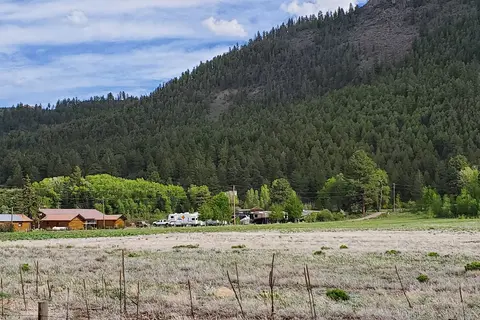 Chinook Cabins & RV Park