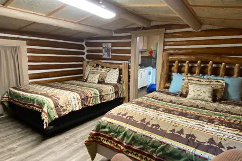 Chinook Cabins & RV Park