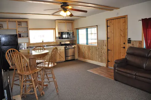 Chinook Cabins & RV Park