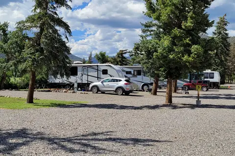 Chinook Cabins & RV Park