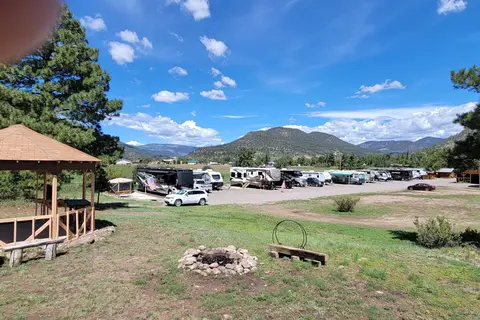 Chinook Cabins & RV Park