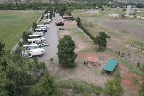 Chinook Cabins & RV Park