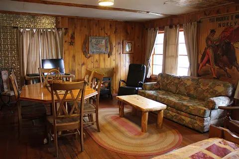 Chinook Cabins & RV Park