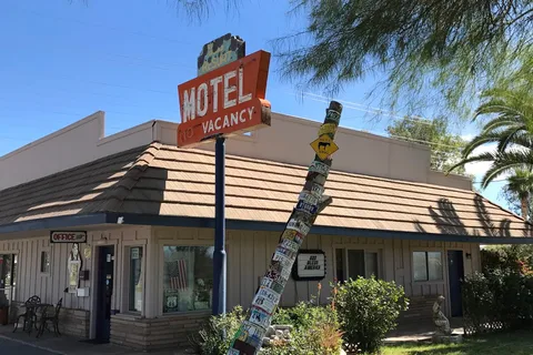Fenders River Road Resort and Motel