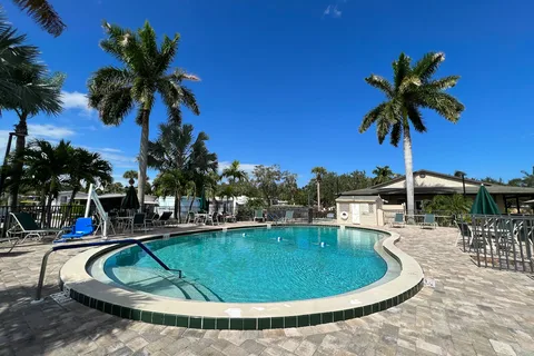 Groves RV Resort