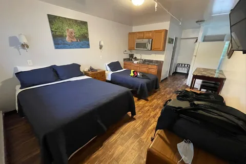 Creekwood Inn Motel and RV Park