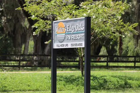 Water's Edge Oaks RV Resort