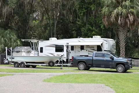 Water's Edge Oaks RV Resort