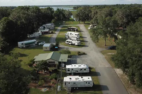 Water's Edge Oaks RV Resort