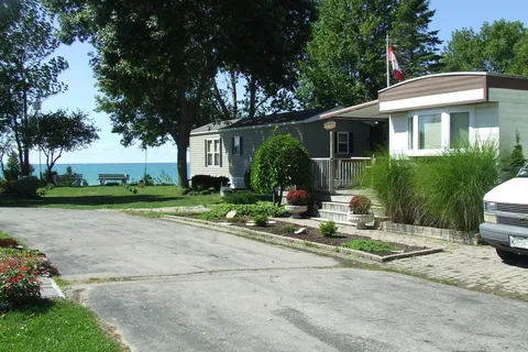 Paul Bunyan Lake Front Resort