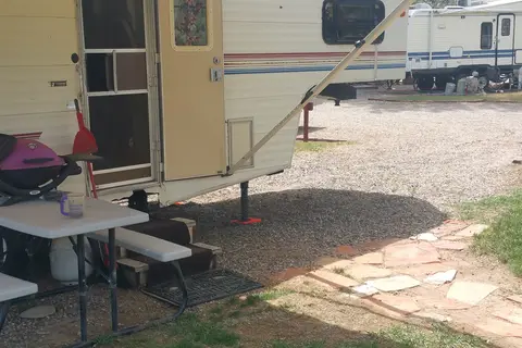 Four Seasons River Inn & RV Park