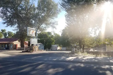 Four Seasons River Inn & RV Park