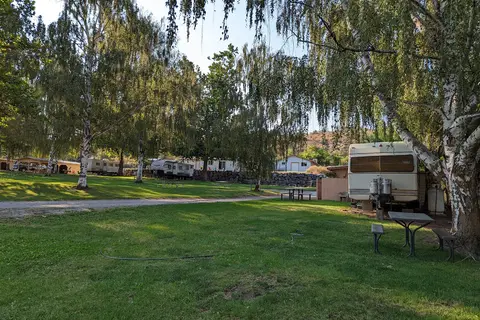 Spectacle Lake Resort