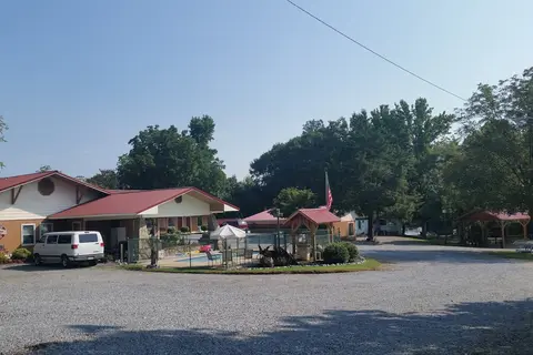 Bay Springs Motel and Campground
