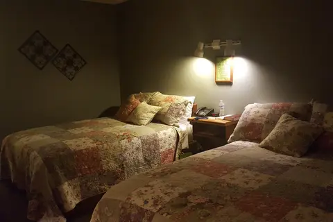 Bay Springs Motel and Campground