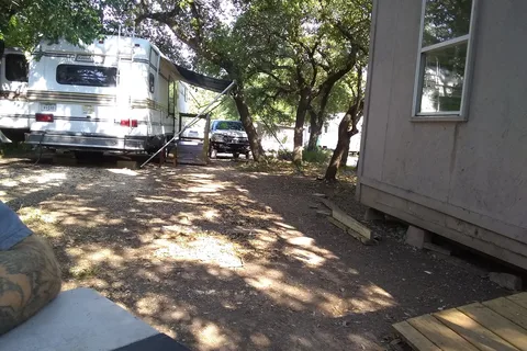 Lake Travis Inn and RV Park