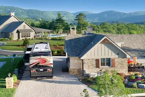 Mountain Falls Luxury Motorcoach Resort