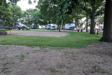 Lakeshore RV Park - Ortonville