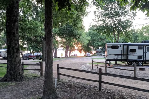 Lakeshore RV Park - Ortonville