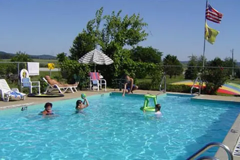 Hixton / Alma Center KOA Holiday