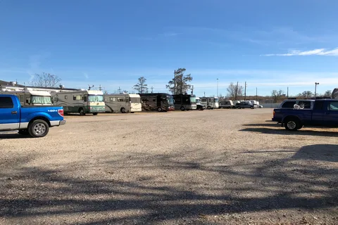 Three Oaks and Pine RV Park