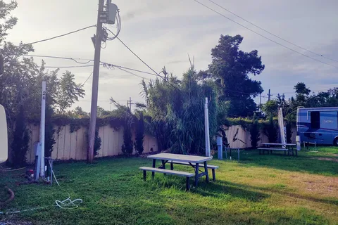 Three Oaks and Pine RV Park