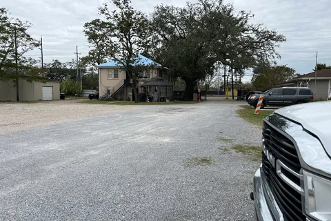 Three Oaks and Pine RV Park