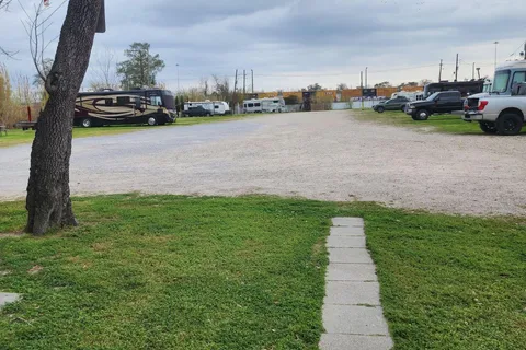 Three Oaks and Pine RV Park
