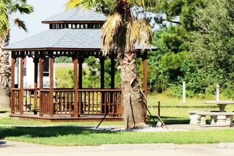 Winnie Inn Suites and RV Park