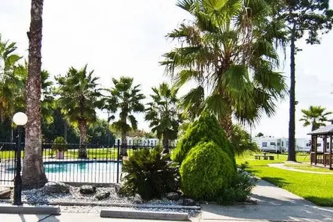 Winnie Inn Suites and RV Park