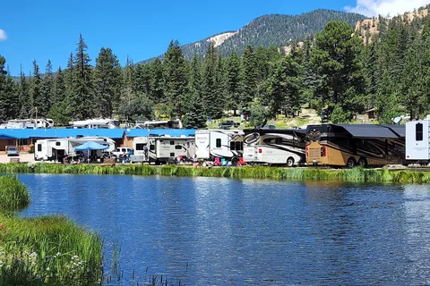 4K River Ranch RV & Lodging