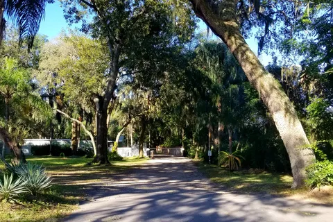 The HUB Leesburg - MH and RV Park