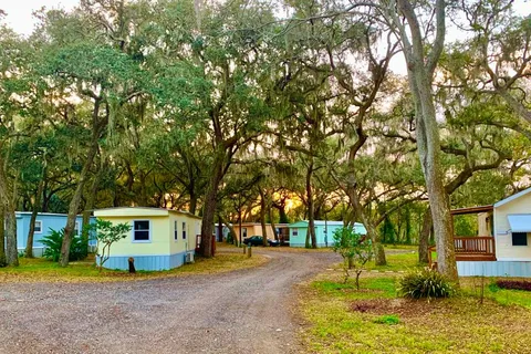 The HUB Leesburg - MH and RV Park