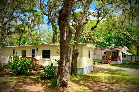 The HUB Leesburg - MH and RV Park
