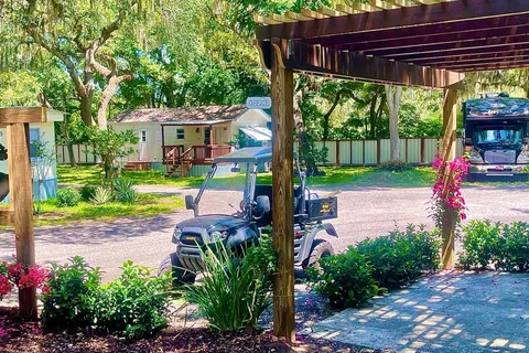 The HUB Leesburg - MH and RV Park