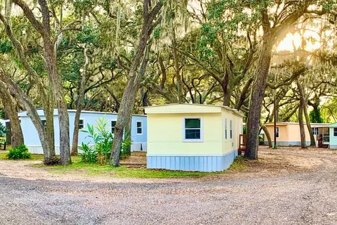 The HUB Leesburg - MH and RV Park
