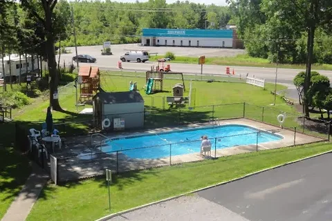 Niagara Falls Campground and Lodging