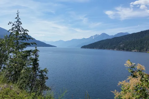 The Lakeview - Store and Campground