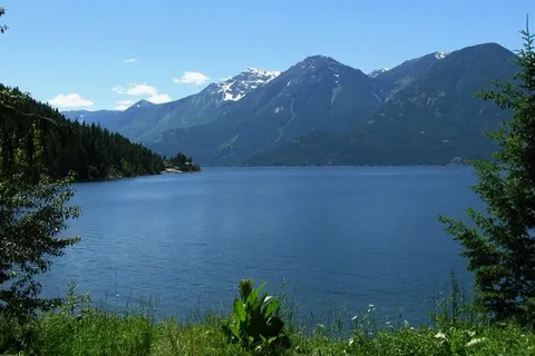 The Lakeview - Store and Campground