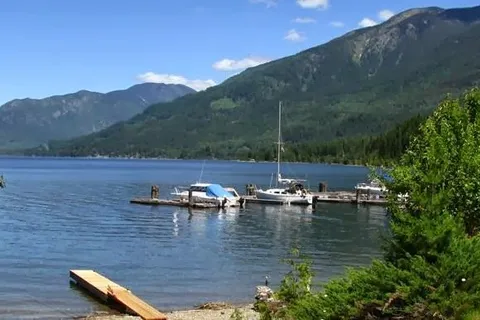The Lakeview - Store and Campground