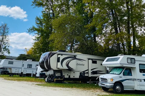 Village Inn On The Lake Hotel and RV Park