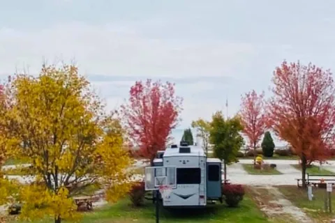 Village Inn On The Lake Hotel and RV Park