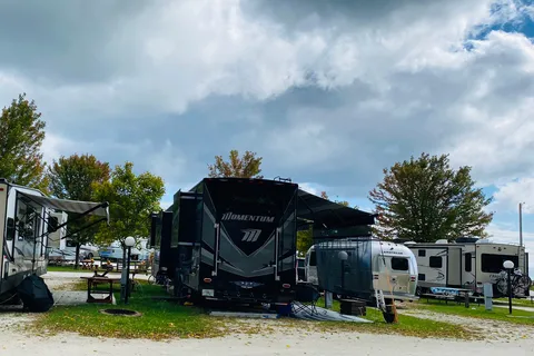 Village Inn On The Lake Hotel and RV Park