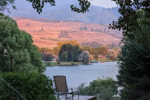 Silverline Lakeside Resort
