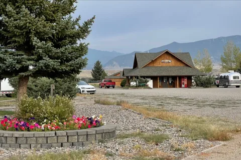 Starry Night Lodging & RV - Ennis