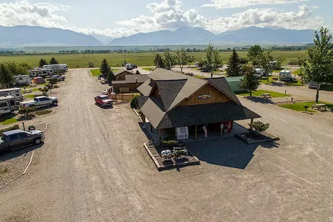 Starry Night Lodging & RV - Ennis