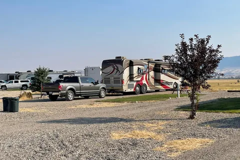 Starry Night Lodging & RV - Ennis