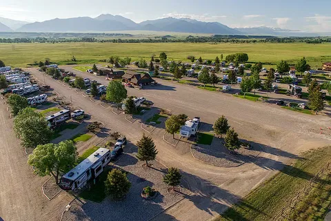 Starry Night Lodging & RV - Ennis