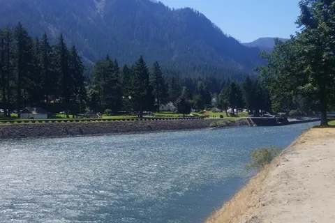 Port of Cascade Locks Campground